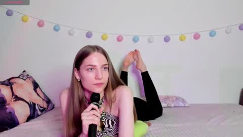 emily_and_ilumi online show from December 27, 2024, 7:46 pm