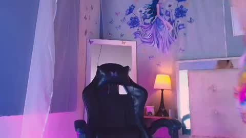 Snapshot of emily_castillo1_ chatting on March 13, 2026, 5:25 am emily_castillo1_ online show from March 13, 2026, 5:25 am