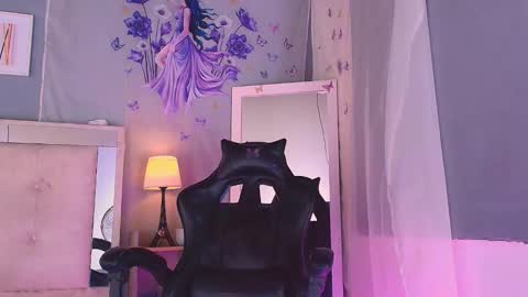 Snapshot of emily_castillo1_ chatting on March 21, 2026, 8:19 am emily_castillo1_ online show from March 21, 2026, 8:19 am