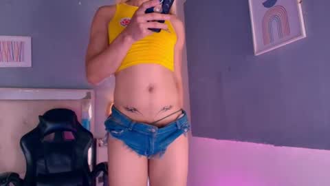 emily_castillo1_ online show from June 18, 2026, 9:14 am