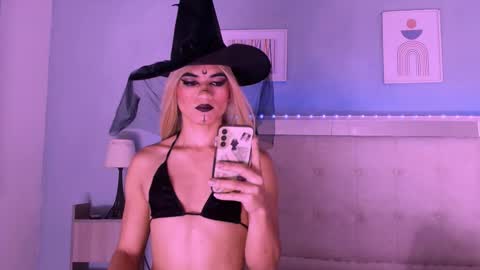 Snapshot of emily_castillo_1 chatting on October 4, 2025, 5:27 am emily_castillo_1 online show from October 4, 2025, 5:27 am