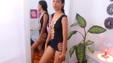 Snapshot of emily_cross_ chatting on September 23, 2025, 6:33 pm Emily online show from September 23, 2025, 6:33 pm