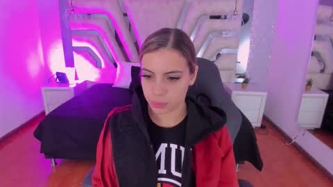 Snapshot of emily_ellen chatting on September 19, 2025, 10:49 am Emily online show from September 19, 2025, 10:49 am