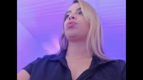 Snapshot of emily_ellen chatting on October 6, 2025, 11:07 am Emily online show from October 6, 2025, 11:07 am