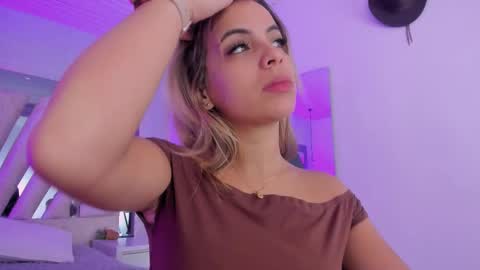 Snapshot of emily_ellen chatting on November 1, 2025, 11:12 am Emily online show from November 1, 2025, 11:12 am