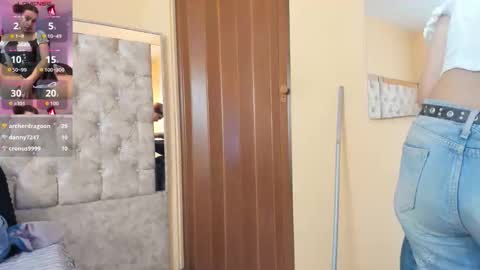 Snapshot of emily_fox_3 chatting on November 5, 2025, 8:09 pm emily fox 3 online show from November 5, 2025, 8:09 pm