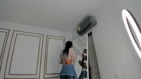 emily_gaviria1 online show from March 21, 2026, 12:10 pm