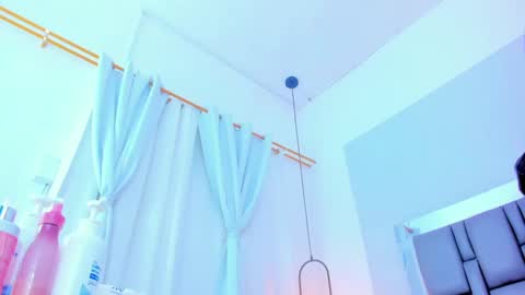 Emi  online show from December 21, 2024, 9:01 am