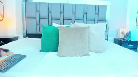 Emi  online show from December 31, 2024, 5:33 am