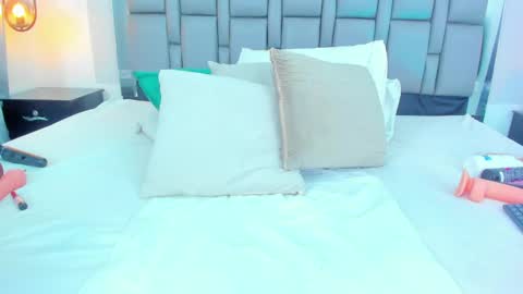 Emi  online show from December 31, 2024, 8:37 am