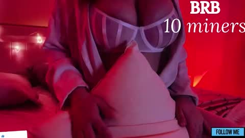 Snapshot of emily_gin chatting on February 15, 2026, 7:51 am EMILY online show from February 15, 2026, 7:51 am