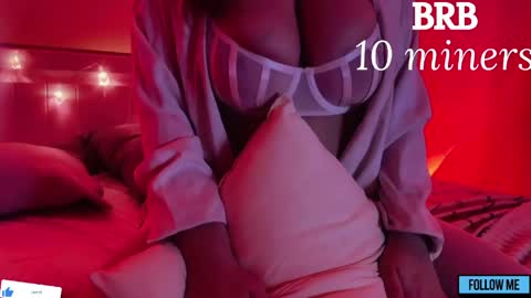 Snapshot of emily_gin chatting on April 8, 2026, 2:11 am EMILY online show from April 8, 2026, 2:11 am