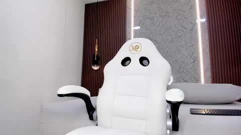 emily_kovac online show from April 30, 2026, 11:05 am