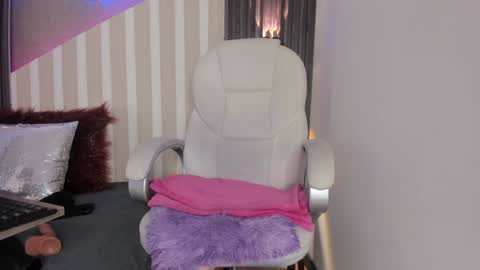 Emily online show from December 11, 2024, 8:39 pm