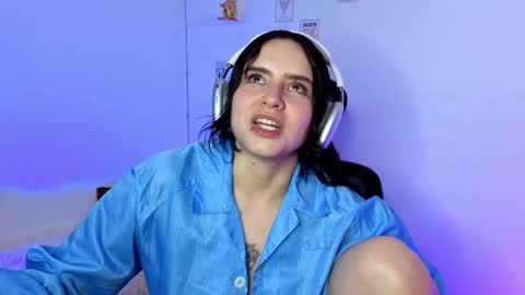 Emily Lindey online show from February 15, 2026, 7:51 am