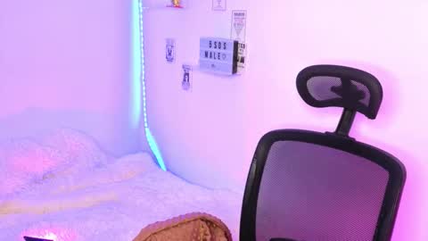 Emily Lindey online show from February 19, 2026, 8:21 am