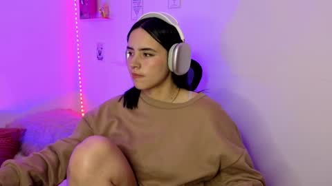 Emily Lindey online show from March 12, 2026, 5:24 am