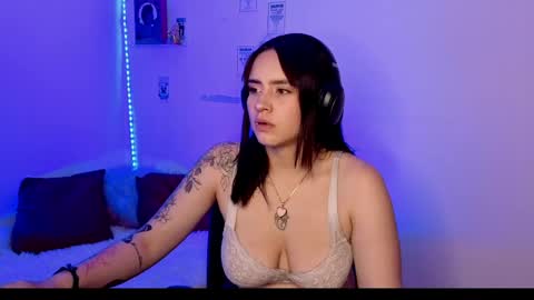 Emily Lindey online show from May 8, 2026, 3:12 am