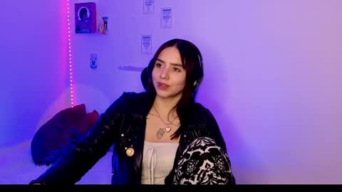 Emily Lindey online show from May 9, 2026, 3:56 am