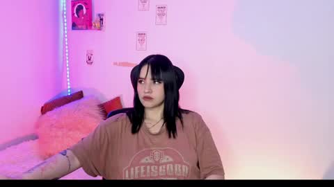 Emily Lindey online show from May 13, 2026, 4:21 am