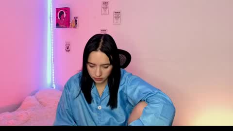 Emily Lindey online show from May 14, 2026, 4:52 am