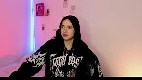 Emily Lindey online show from May 15, 2026, 4:19 am