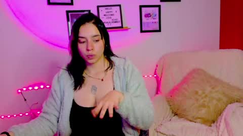 Emily Lindey online show from June 1, 2026, 2:24 am