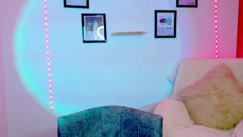 Emily Lindey online show from June 4, 2026, 5:24 am