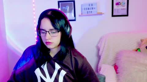 Emily Lindey online show from June 11, 2026, 2:53 am