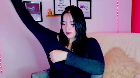 Emily Lindey online show from August 2, 2026, 4:22 am