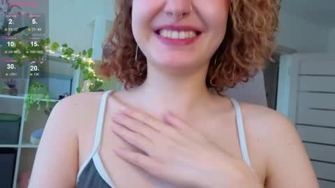 Snapshot of emily_lune chatting on June 2, 2026, 5:42 am Emily online show from June 2, 2026, 5:42 am