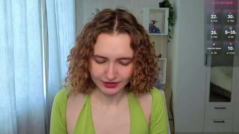 Snapshot of emily_lune chatting on June 22, 2026, 2:24 am Emily online show from June 22, 2026, 2:24 am