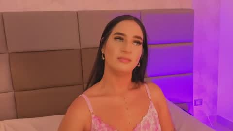 emily_luve online show from May 4, 2026, 7:54 pm
