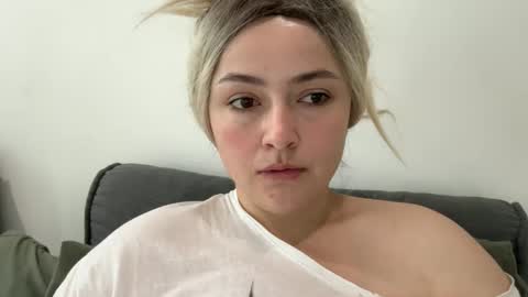 Snapshot of emily_morning_dew chatting on September 14, 2025, 7:29 am emily_morning_dew online show from September 14, 2025, 7:29 am