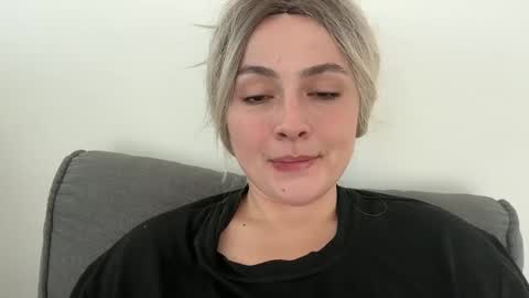 Snapshot of emily_morning_dew chatting on September 17, 2025, 5:31 am emily_morning_dew online show from September 17, 2025, 5:31 am