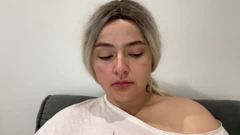 Snapshot of emily_morning_dew chatting on September 24, 2025, 5:11 am emily_morning_dew online show from September 24, 2025, 5:11 am