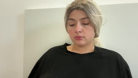 Snapshot of emily_morning_dew chatting on October 6, 2025, 6:00 am emily_morning_dew online show from October 6, 2025, 6:00 am