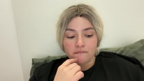 Snapshot of emily_morning_dew chatting on October 15, 2025, 6:35 am emily_morning_dew online show from October 15, 2025, 6:35 am