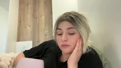 Snapshot of emily_morning_dew chatting on October 17, 2025, 2:41 pm emily_morning_dew online show from October 17, 2025, 2:41 pm