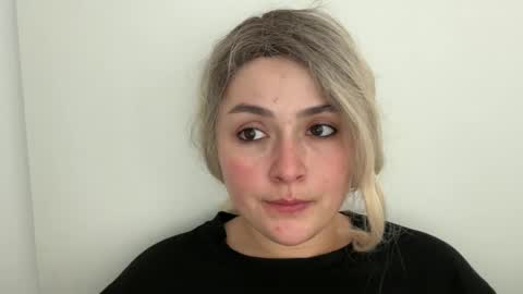 Snapshot of emily_morning_dew chatting on October 20, 2025, 12:27 pm emily_morning_dew online show from October 20, 2025, 12:27 pm