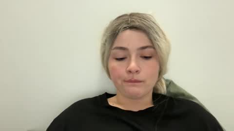 Snapshot of emily_morning_dew chatting on October 21, 2025, 5:08 am emily_morning_dew online show from October 21, 2025, 5:08 am