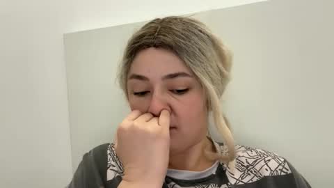 Snapshot of emily_morning_dew chatting on October 29, 2025, 6:15 am emily_morning_dew online show from October 29, 2025, 6:15 am