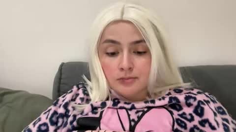 emily_morning_dew online show from November 7, 2025, 5:46 pm