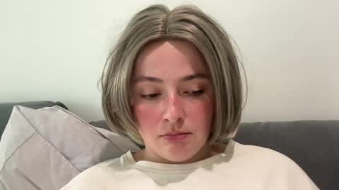 emily_morning_dew online show from August 5, 2026, 4:32 pm