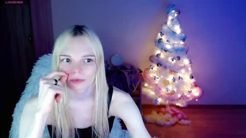 Snapshot of emily_nyaffe chatting on December 23, 2024, 11:49 pm Lia online show from December 23, 2024, 11:49 pm