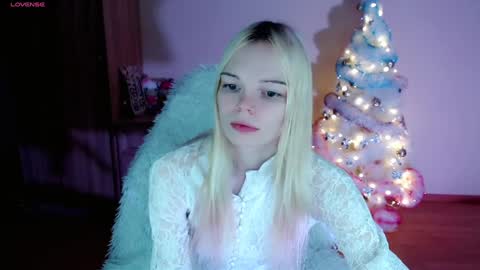 Snapshot of emily_nyaffe chatting on January 2, 2025, 9:18 pm Lia online show from January 2, 2025, 9:18 pm