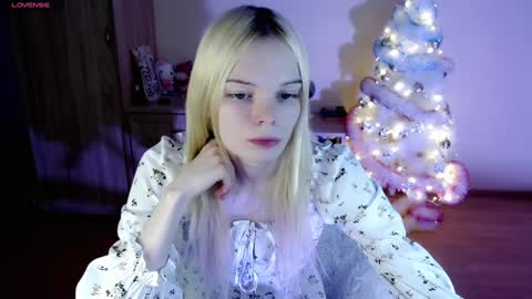 Snapshot of emily_nyaffe chatting on January 4, 2025, 9:09 pm Lia online show from January 4, 2025, 9:09 pm