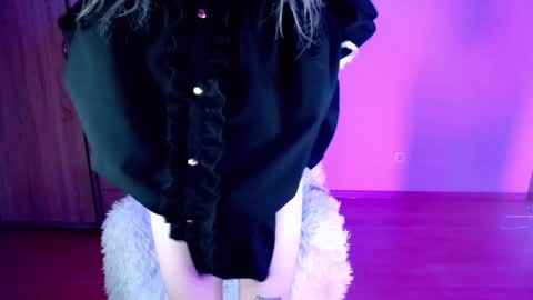 Snapshot of emily_nyaffe chatting on January 28, 2025, 11:50 pm Lia online show from January 28, 2025, 11:50 pm