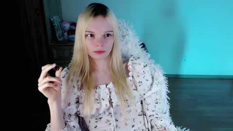 Snapshot of emily_nyaffe chatting on February 7, 2025, 2:47 pm Lia online show from February 7, 2025, 2:47 pm