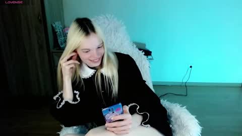 Snapshot of emily_nyaffe chatting on February 9, 2025, 11:25 pm Lia online show from February 9, 2025, 11:25 pm